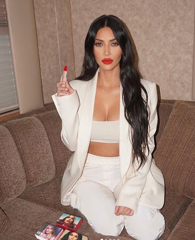 Kylie Jenner đọ dáng với Kim Kardashian - 8 Kylie Jenner đọ dáng với Kim Kardashian - 8