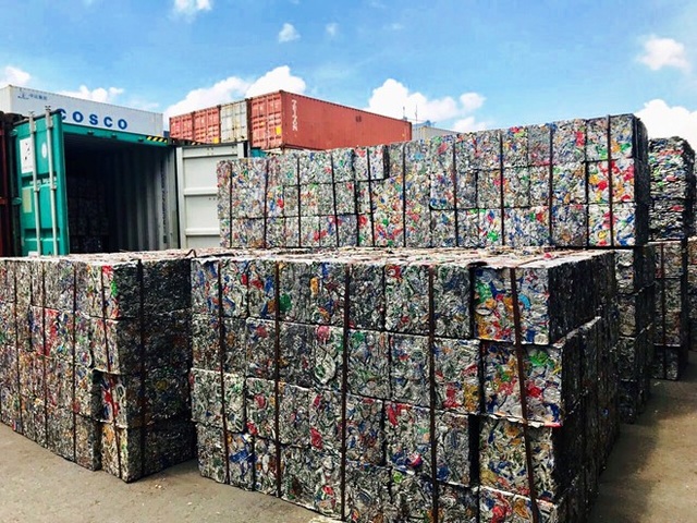 Xuất khẩu phế liệu nhưng khai là ống thép nhằm trốn thuế 620 triệu đồng - 1 Xuất khẩu phế liệu nhưng khai là ống thép nhằm trốn thuế 620 triệu đồng - 1