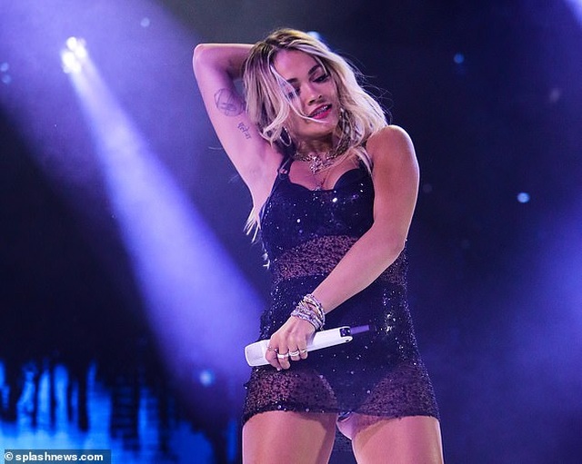 Rita Ora nhảy sôi động với váy xuyên thấu - 3 Rita Ora nhảy sôi động với váy xuyên thấu - 3