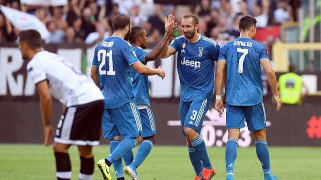 C.Ronaldo bị từ chối bàn thắng, Juventus thắng nhọc Parma - 1 C.Ronaldo bị từ chối bàn thắng, Juventus thắng nhọc Parma - 1