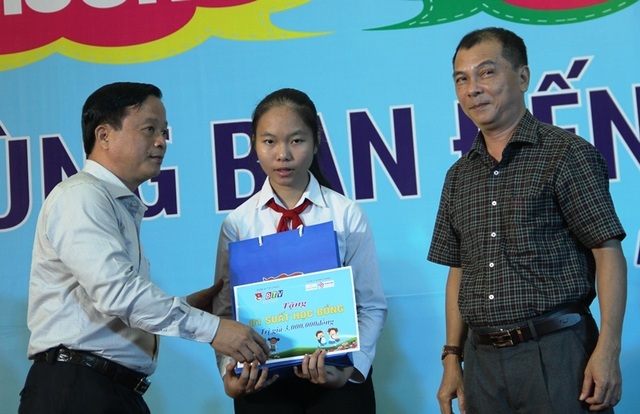 Học bổng “Cùng bạn đến trường”: Những tấm gương HS, SV giàu nghị lực - 2 Học bổng “Cùng bạn đến trường”: Những tấm gương HS, SV giàu nghị lực - 2