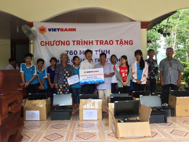 Vietbank tặng 760 máy tính cho các chùa và trường học - 2 Vietbank tặng 760 máy tính cho các chùa và trường học - 2