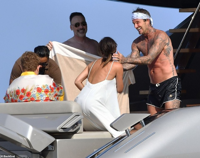 Ngưỡng mộ với hạnh phúc của gia đình David Beckham - 14 Ngưỡng mộ với hạnh phúc của gia đình David Beckham - 14