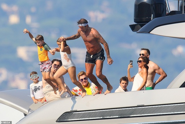 Ngưỡng mộ với hạnh phúc của gia đình David Beckham - 13 Ngưỡng mộ với hạnh phúc của gia đình David Beckham - 13
