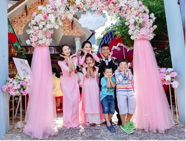 Em gái xinh như hoa tiết lộ bí mật cảm động về Hoa hậu Ngọc Diễm - 1 Em gái xinh như hoa tiết lộ bí mật cảm động về Hoa hậu Ngọc Diễm - 1