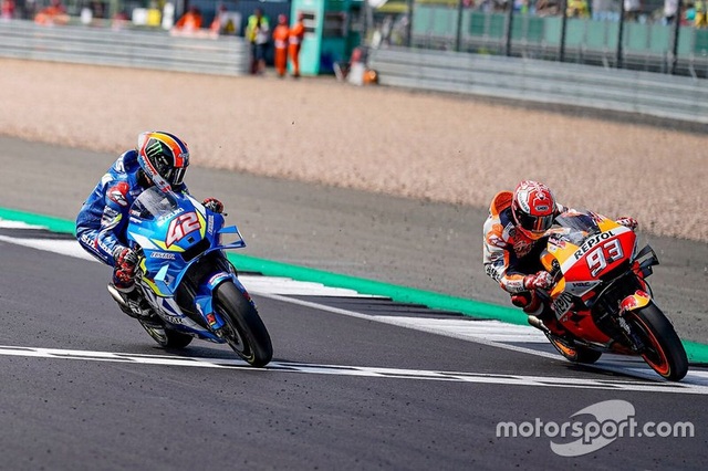 Chặng 12 MotoGP 2019: Rins thắng Marquez đầy cảm xúc ở góc cua cuối cùng - 6