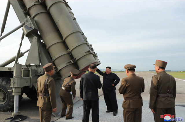 Ông Kim Jong-un tươi cười thị sát vụ thử vũ khí “khủng” của Triều Tiên - Ảnh minh hoạ 5