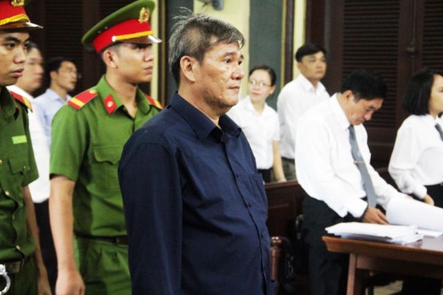 Khởi tố hàng loạt nhân viên ngân hàng Phương Nam tiếp tay “siêu lừa” Dương Thanh Cường - 2 Khởi tố hàng loạt nhân viên ngân hàng Phương Nam tiếp tay “siêu lừa” Dương Thanh Cường - 2