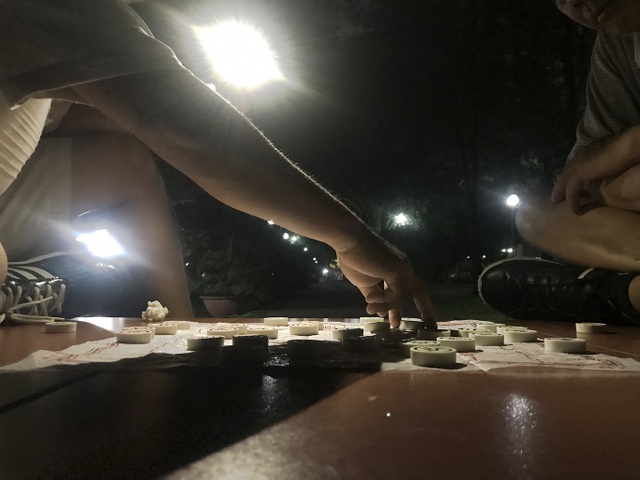 Chơi cờ “âm phủ” để cai thuốc lá, rượu bia - 6 Chơi cờ “âm phủ” để cai thuốc lá, rượu bia - 6