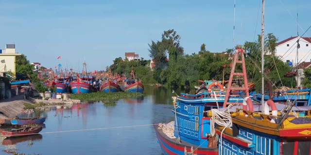 Thanh Hóa cấm biển, Nghệ An sẵn sàng phương án di dời 26 nghìn dân - 4 Thanh Hóa cấm biển, Nghệ An sẵn sàng phương án di dời 26 nghìn dân - 4