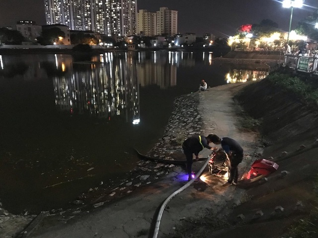 Hiện trường vụ cháy cực lớn tại Nhà máy bóng đèn phích nước Rạng Đông - 13 Hiện trường vụ cháy cực lớn tại Nhà máy bóng đèn phích nước Rạng Đông - 13
