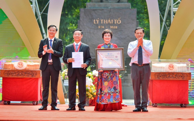 Bánh kẹo Bảo Minh cùng cặp bánh trung thu kỷ lục Việt Nam - 1 Bánh kẹo Bảo Minh cùng cặp bánh trung thu kỷ lục Việt Nam - 1