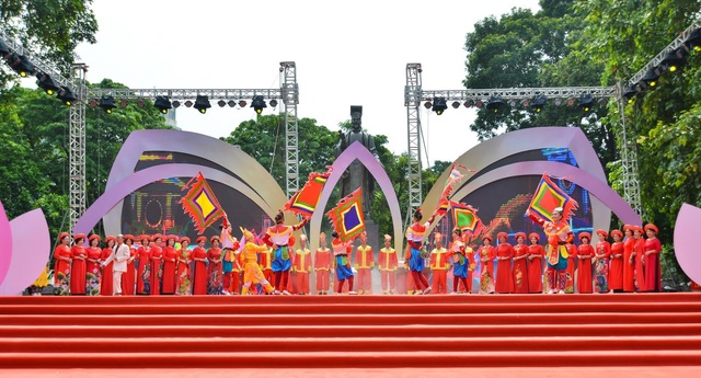 Bánh kẹo Bảo Minh cùng cặp bánh trung thu kỷ lục Việt Nam - 4 Bánh kẹo Bảo Minh cùng cặp bánh trung thu kỷ lục Việt Nam - 4