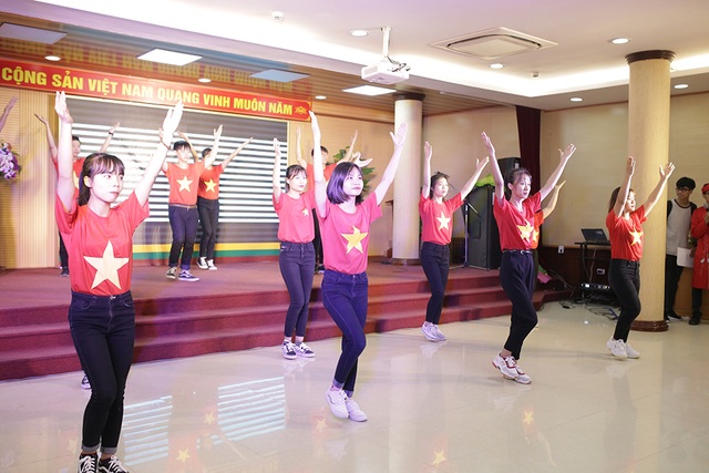 “Bữa tiệc văn hóa” từ Á sang Âu chào đón tân sinh viên Học viện Nông nghiệp - 1