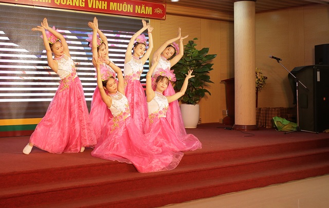 “Bữa tiệc văn hóa” từ Á sang Âu chào đón tân sinh viên Học viện Nông nghiệp - 2