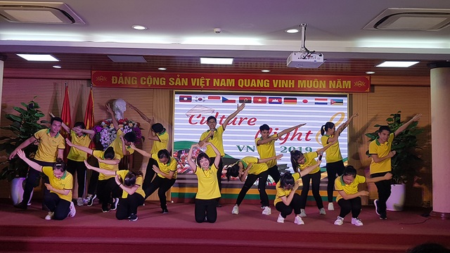 “Bữa tiệc văn hóa” từ Á sang Âu chào đón tân sinh viên Học viện Nông nghiệp - 5