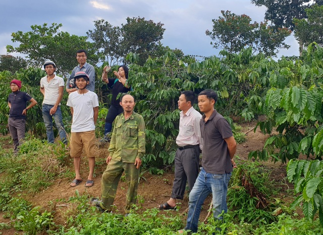 Dân bản góp tiền mua đất để xây điểm trường tại nơi “8 không” - 2 Dân bản góp tiền mua đất để xây điểm trường tại nơi “8 không” - 2