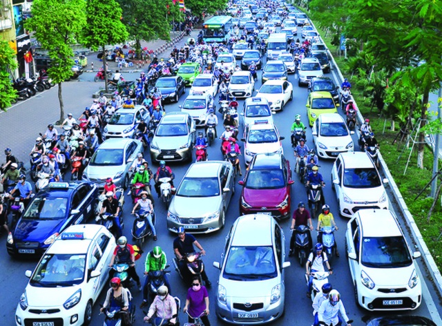 Muốn bán được ô tô phải có tiền làm đường - 1 Muốn bán được ô tô phải có tiền làm đường - 1