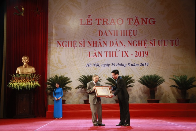 Thủ tướng: Tiếp tục rà soát các quy định về xét tặng danh hiệu nghệ sĩ - 4 Thủ tướng: Tiếp tục rà soát các quy định về xét tặng danh hiệu nghệ sĩ - 4
