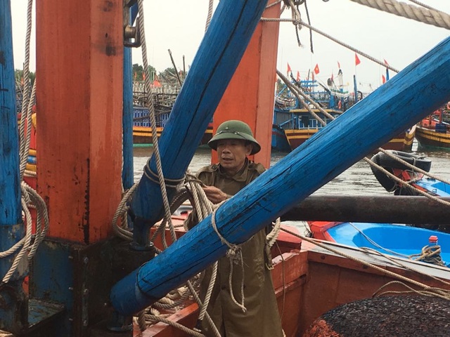 Nhiều tỉnh miền Trung hối hả chống bão - 3 Nhiều tỉnh miền Trung hối hả chống bão - 3