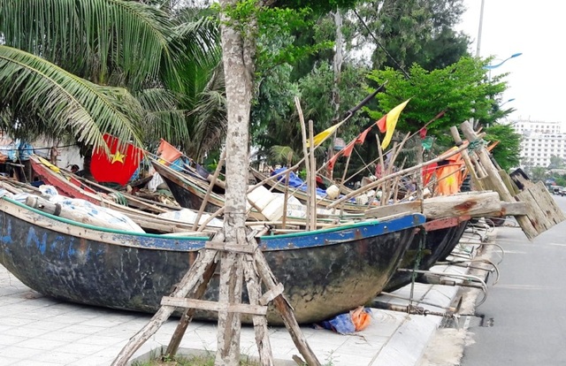 Nhiều tỉnh miền Trung hối hả chống bão - 18 Nhiều tỉnh miền Trung hối hả chống bão - 18
