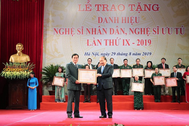 Thủ tướng: Tiếp tục rà soát các quy định về xét tặng danh hiệu nghệ sĩ - 7 Thủ tướng: Tiếp tục rà soát các quy định về xét tặng danh hiệu nghệ sĩ - 7