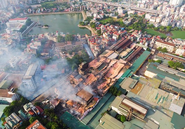 Vụ cháy Công ty Rạng Đông: Không sử dụng thực phẩm, nguồn nước trong bán kính 1km - 4 Vụ cháy Công ty Rạng Đông: Không sử dụng thực phẩm, nguồn nước trong bán kính 1km - 4