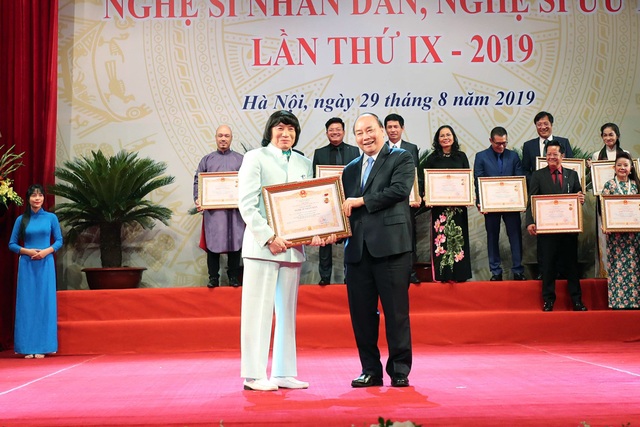 Thủ tướng: Tiếp tục rà soát các quy định về xét tặng danh hiệu nghệ sĩ - 5 Thủ tướng: Tiếp tục rà soát các quy định về xét tặng danh hiệu nghệ sĩ - 5