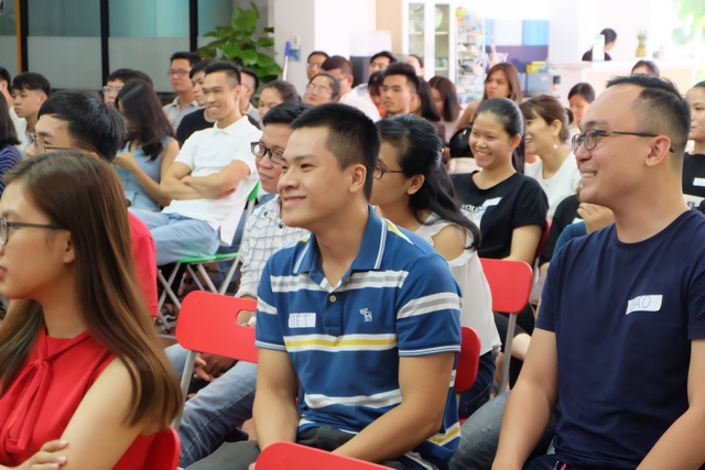 Cuộc trò chuyện truyền cảm hứng tại buổi ra mắt sách Rạng danh tài trí Việt năm châu - 5 Cuộc trò chuyện truyền cảm hứng tại buổi ra mắt sách Rạng danh tài trí Việt năm châu - 5