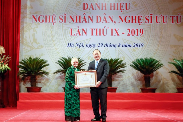 Thủ tướng: Tiếp tục rà soát các quy định về xét tặng danh hiệu nghệ sĩ - 3 Thủ tướng: Tiếp tục rà soát các quy định về xét tặng danh hiệu nghệ sĩ - 3