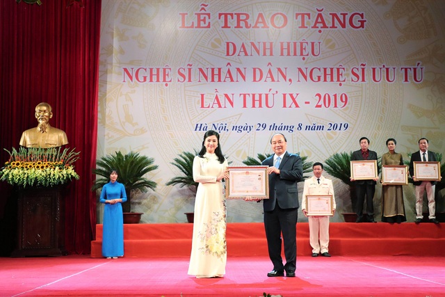 Thủ tướng: Tiếp tục rà soát các quy định về xét tặng danh hiệu nghệ sĩ - 6 Thủ tướng: Tiếp tục rà soát các quy định về xét tặng danh hiệu nghệ sĩ - 6