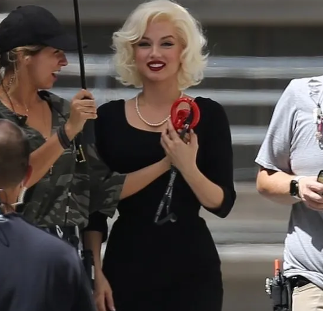 Bond girl Ana De Armas hóa thân thành Marilyn Monroe - 3 Bond girl Ana De Armas hóa thân thành Marilyn Monroe - 3