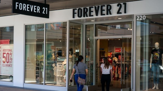 Hãng thời trang bán lẻ Forever 21 trên bờ vực phá sản và nợ ngập đầu - 1 Hãng thời trang bán lẻ Forever 21 trên bờ vực phá sản và nợ ngập đầu - 1