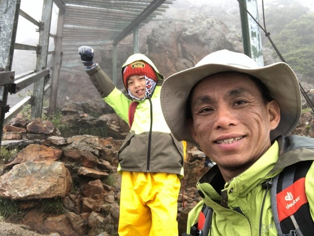 Thực hiện lời hứa với mẹ, bé 8 tuổi chinh phục đỉnh núi cao 3952 mét - Ảnh minh hoạ 3