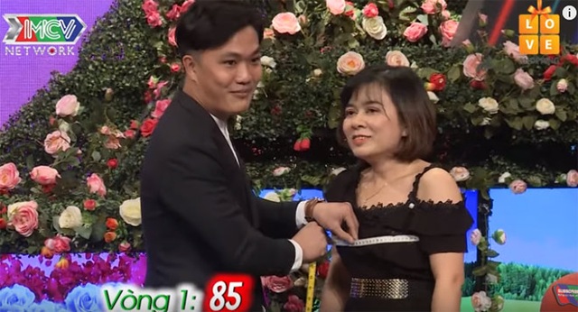 Chàng trai bạo gan đòi “sờ ba vòng” bạn gái trong show hẹn hò - 3 Chàng trai bạo gan đòi “sờ ba vòng” bạn gái trong show hẹn hò - 3