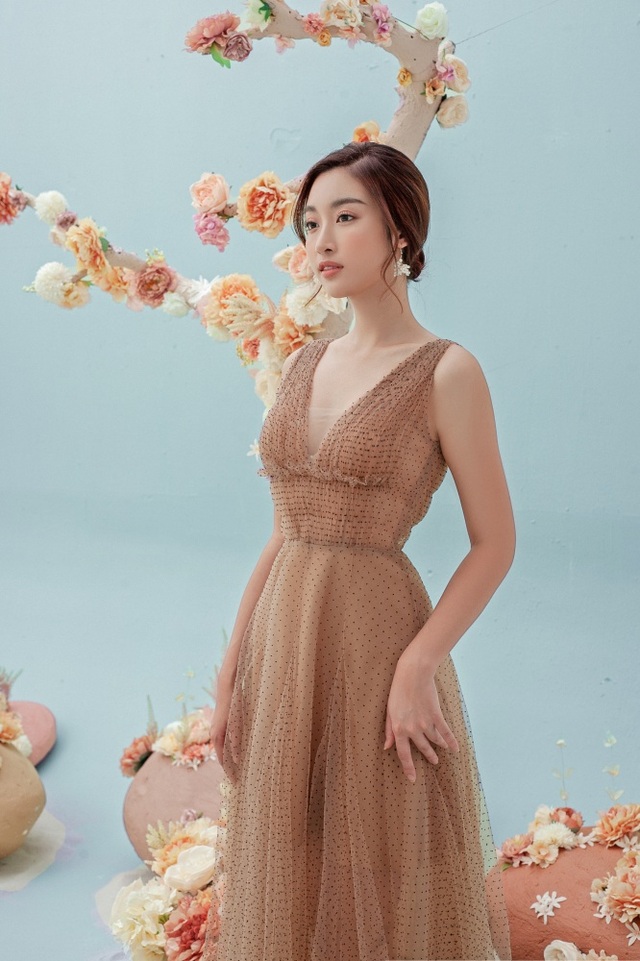 Hình ảnh mới của Hoa hậu Đỗ Mỹ Linh sau tin đồn yêu thiếu gia - 15 Hình ảnh mới của Hoa hậu Đỗ Mỹ Linh sau tin đồn yêu thiếu gia - 15