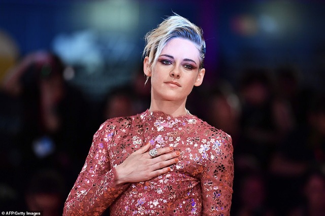 Kristen Stewart nữ tính bất ngờ - 1 Kristen Stewart nữ tính bất ngờ - 1