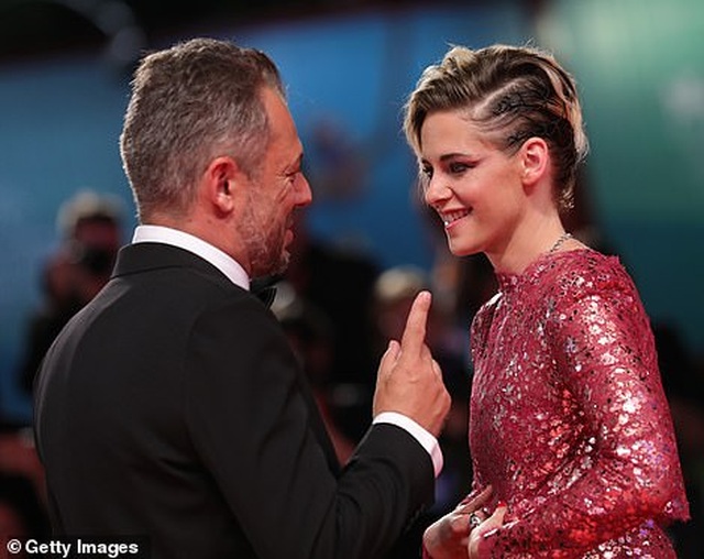 Kristen Stewart nữ tính bất ngờ - 8 Kristen Stewart nữ tính bất ngờ - 8