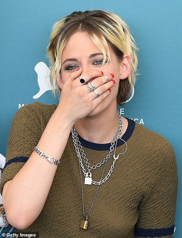Kristen Stewart nữ tính bất ngờ - 13 Kristen Stewart nữ tính bất ngờ - 13