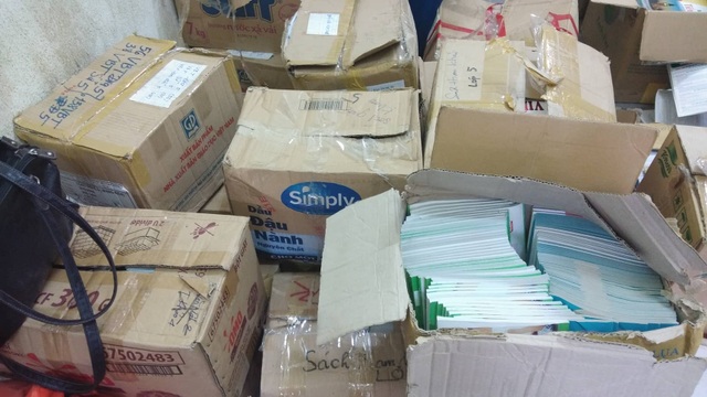 Cô giáo một buổi đi dạy, một buổi đội nắng đi xin sách cho học trò - 1 Cô giáo một buổi đi dạy, một buổi đội nắng đi xin sách cho học trò - 1