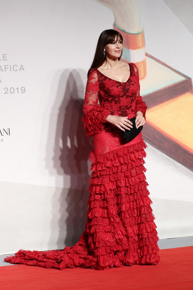 Monica Bellucci: 55 tuổi vẫn xinh đẹp hút hồn - 8 Monica Bellucci: 55 tuổi vẫn xinh đẹp hút hồn - 8
