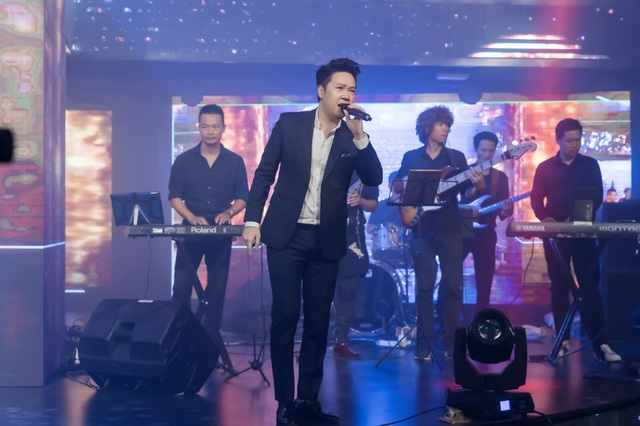 Đông Nhi tái xuất xinh đẹp sau khi được cầu hôn bằng nhẫn kim cương - 8 Đông Nhi tái xuất xinh đẹp sau khi được cầu hôn bằng nhẫn kim cương - 8