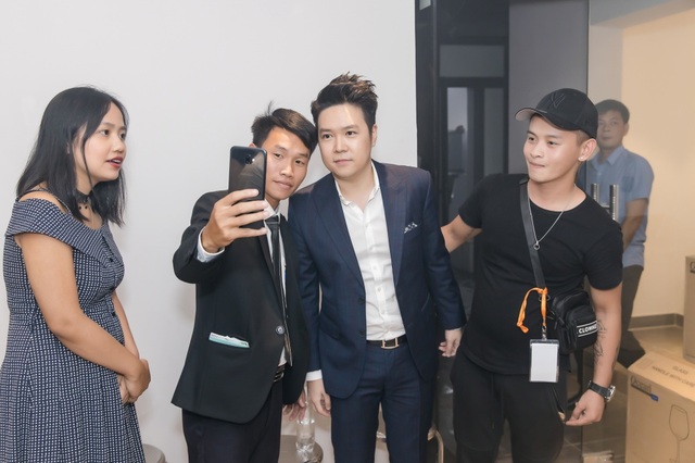 Đông Nhi tái xuất xinh đẹp sau khi được cầu hôn bằng nhẫn kim cương - 9 Đông Nhi tái xuất xinh đẹp sau khi được cầu hôn bằng nhẫn kim cương - 9