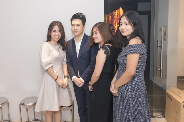 Đông Nhi tái xuất xinh đẹp sau khi được cầu hôn bằng nhẫn kim cương - 10 Đông Nhi tái xuất xinh đẹp sau khi được cầu hôn bằng nhẫn kim cương - 10