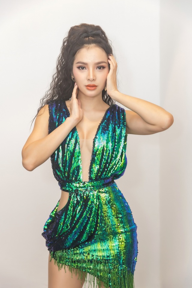 Đông Nhi tái xuất xinh đẹp sau khi được cầu hôn bằng nhẫn kim cương - 14 Đông Nhi tái xuất xinh đẹp sau khi được cầu hôn bằng nhẫn kim cương - 14