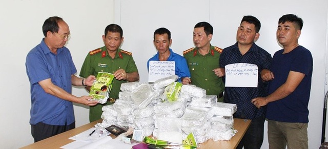 Điện Biên: Bắt vụ vận chuyển 50kg ma túy đá - 1