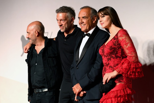 Monica Bellucci: 55 tuổi vẫn xinh đẹp hút hồn - 4 Monica Bellucci: 55 tuổi vẫn xinh đẹp hút hồn - 4