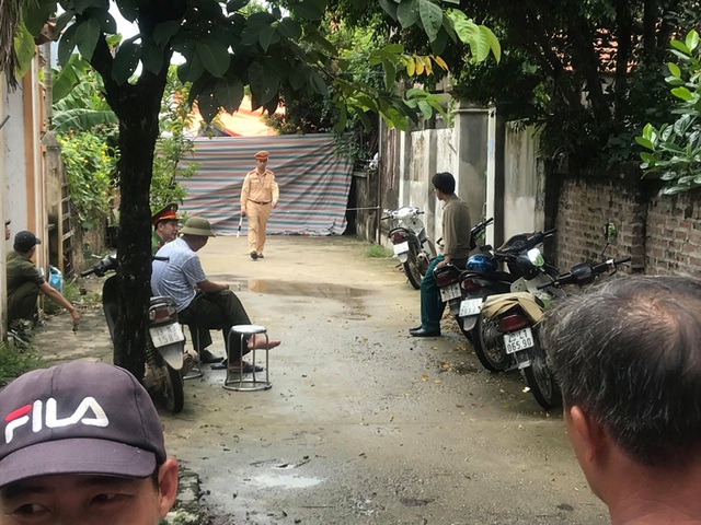 Hà Nội: Nghi án anh trai truy sát cả nhà em, 2 người chết, 3 người nguy kịch - 2 Hà Nội: Nghi án anh trai truy sát cả nhà em, 2 người chết, 3 người nguy kịch - 2