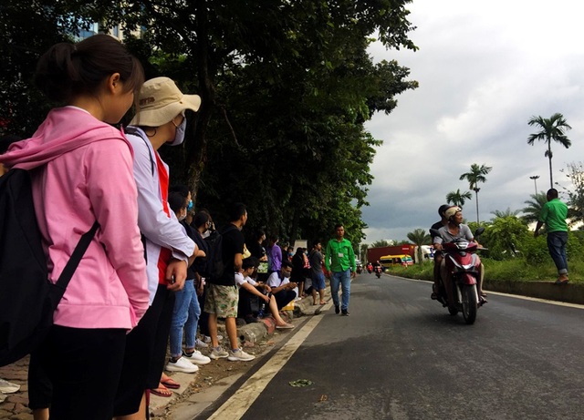 Hà Nội: Xe dù, bến cóc hoành hành dịp nghỉ lễ - 2 Hà Nội: Xe dù, bến cóc hoành hành dịp nghỉ lễ - 2