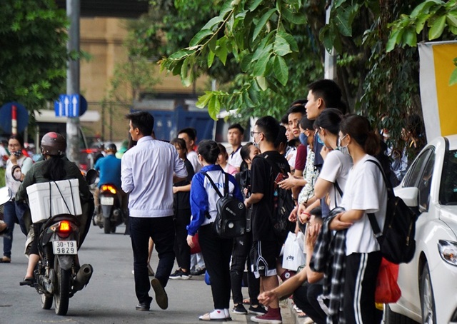 Hà Nội: Xe dù, bến cóc hoành hành dịp nghỉ lễ - 6 Hà Nội: Xe dù, bến cóc hoành hành dịp nghỉ lễ - 6
